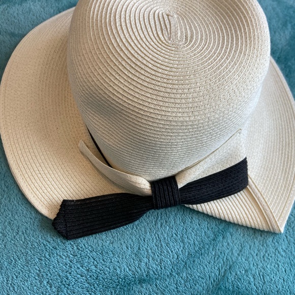 Cream  Straw Hat 👒 W/ Gold Bumblebee 🐝 2 Colors - Picture 5 of 8